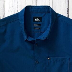 Quiksilver Men’s Short Sleeve Button-Up Shirt Blue Textured Regular Fit Size M